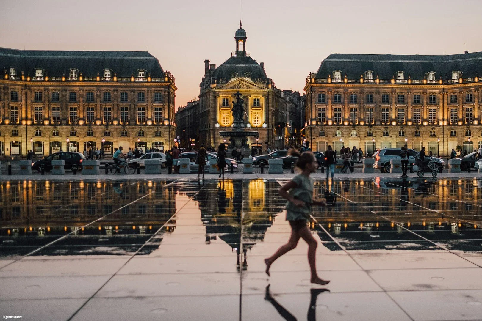 Bordeaux: Historic Heart and Highlights In-App Audio Tour