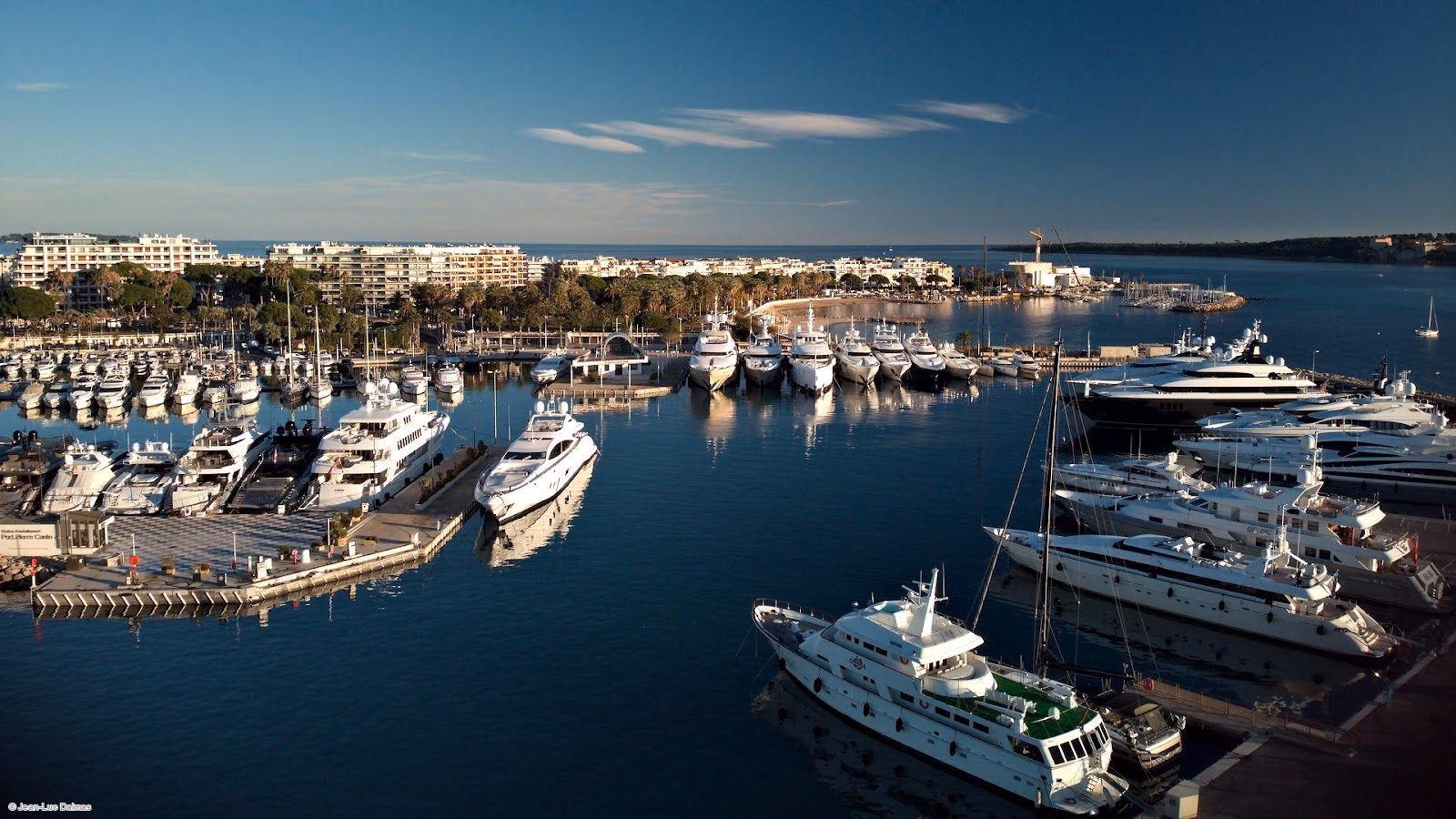 Cannes: From Le Suquet to Luxury In-App Audio Tour