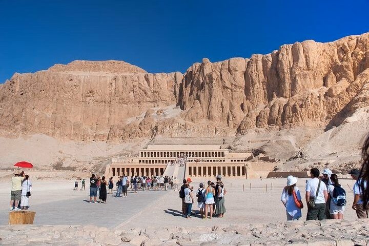 Luxor Private Tour VIP: East and West Bank with Guide and Tickets