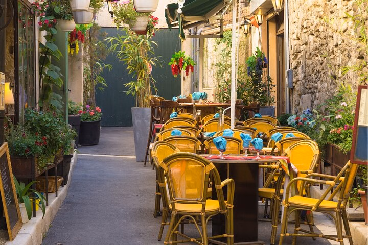 Aix-en-Provence Scavenger Hunt & Self-Guided Walking Tour