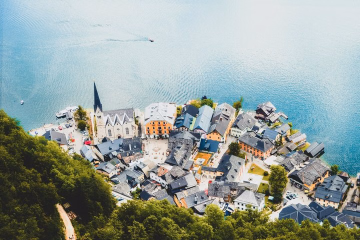 Hallstatt Self-Guided City Walking Tour & Scavenger Hunt