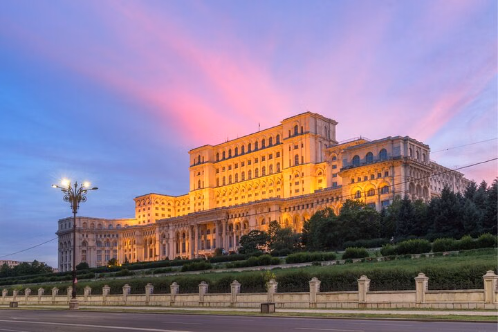 Bucharest Scavenger Hunt & Highlights Self-Guided Walking Tour