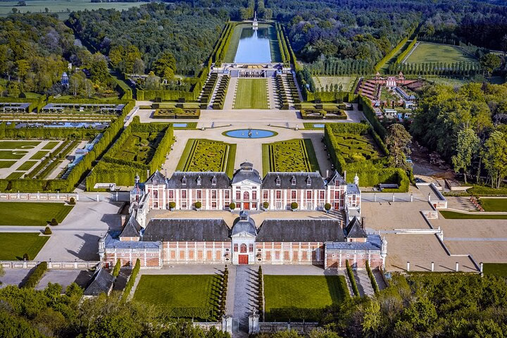 Giverny and Chateau du Champ de Bataille Private Tour from Paris