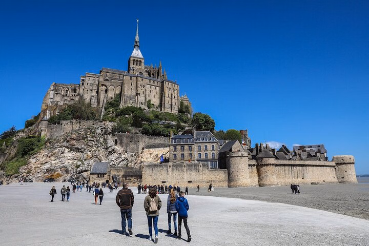 Mont Saint-Michel and Honfleur Private Trip from Paris