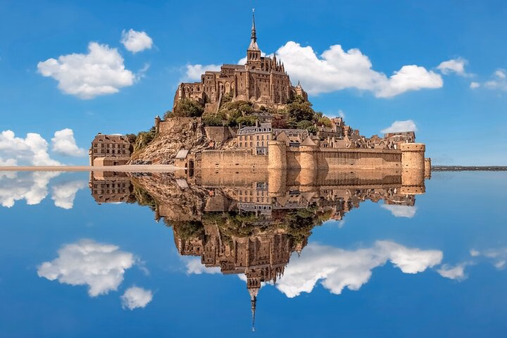 Mont Saint-Michel and Calvados Tasting Private Tour from Paris