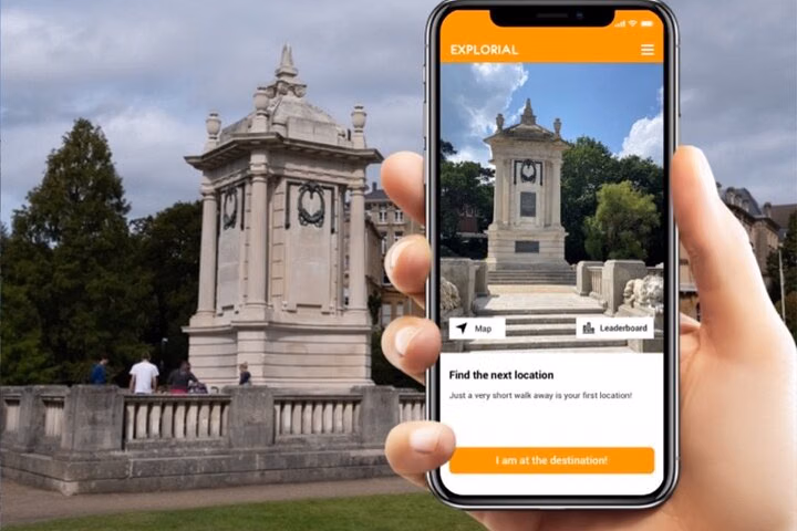 Bournemouth Self-Guided City Walking Tour & Scavenger Hunt