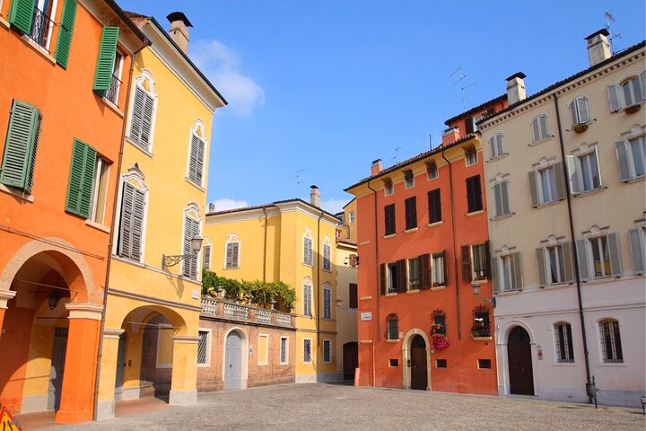Modena Scavenger Hunt & Highlights Self-Guided Walking Tour