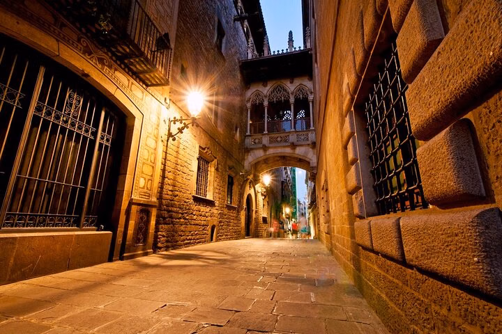 Ghosts of Gothic Barcelona - City Exploration Game!