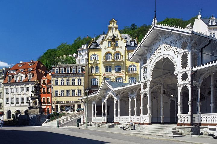 Karlovy Vary day trip from Prague with lunch