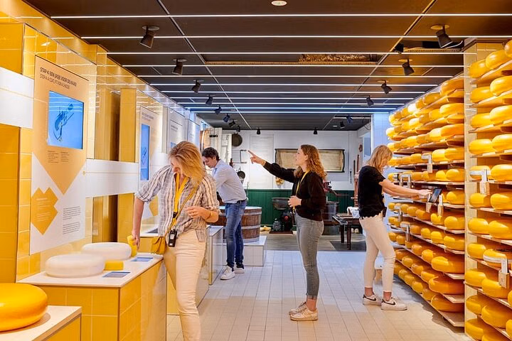 Gouda trip from Amsterdam by train with Gouda Cheese Experience